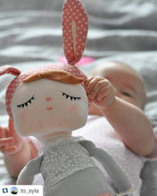 Încarcă imaginea în vizualizatorul Galerie, Păpușă personalizată Gray Angela Doll 42cm
